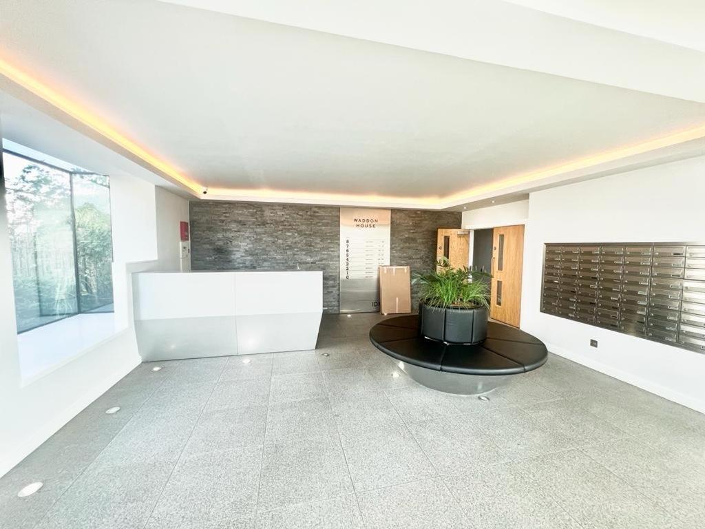 Beautiful 1 Bedroom Stylish Apartment Кройдон Екстериор снимка